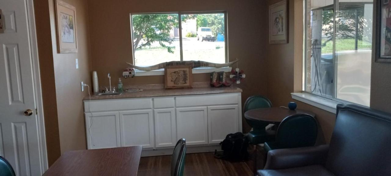 Glen Rose Inn & Suites Εξωτερικό φωτογραφία