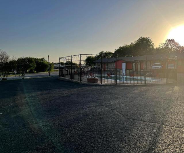 Glen Rose Inn & Suites Εξωτερικό φωτογραφία