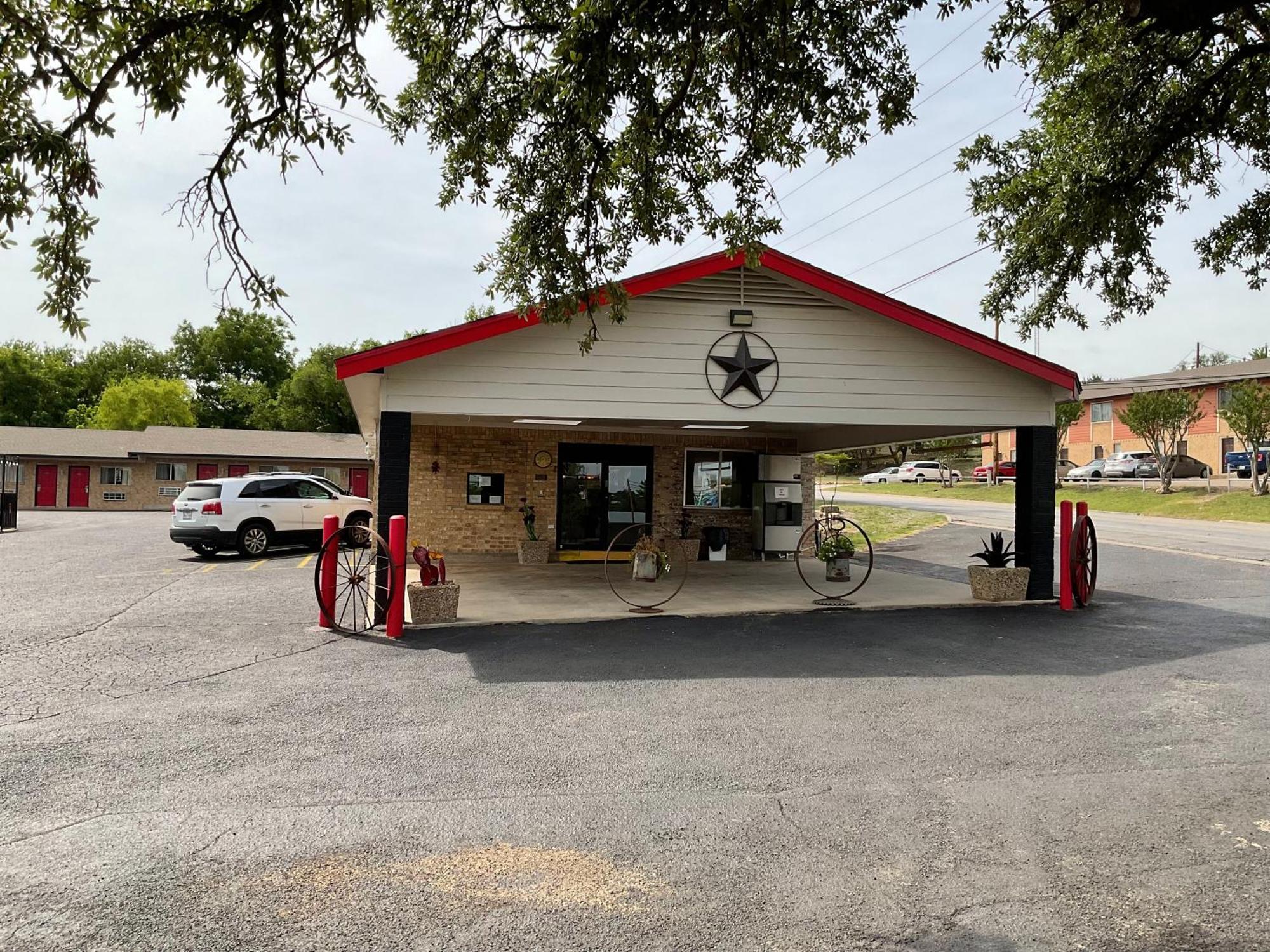 Glen Rose Inn & Suites Εξωτερικό φωτογραφία